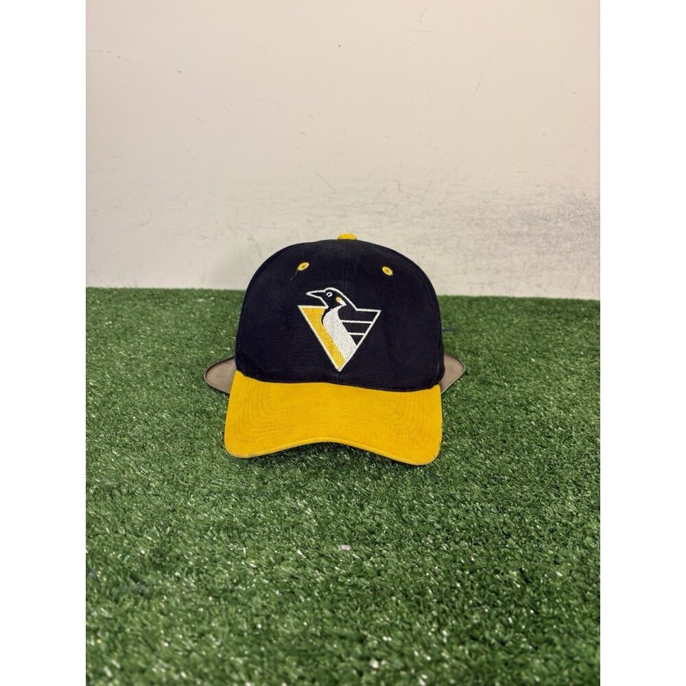 Vintage Pittsburgh Penguins hat cap strap back yellow black G Cap hockey 90s men